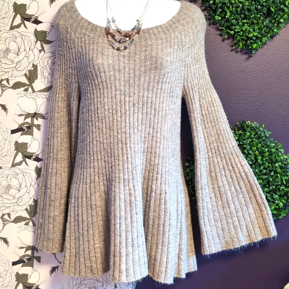Lace Up Back Soft Pink & Heather Gray Bell Sleeve Tunic Sweater - Picture 3 of 6